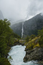 小河流水