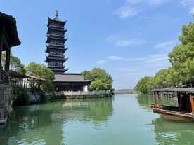 蓝天下乌镇白莲寺塔