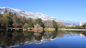 大理三塔公园倒影