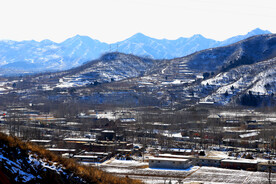 雪后小山村