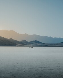户外湖面自然景观