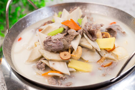 锅仔滋补牛蒡鹿肉汤