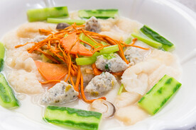 鲜竹笙浓汤煮鱼滑