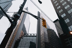 路灯下