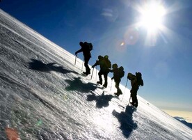 攀登乞力马扎罗山