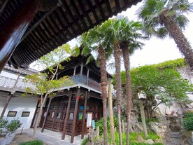 扬州何园亭台绿植  