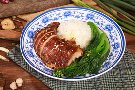 切片鸭腿盖饭美食