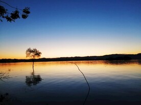 夕阳下的桃花湖