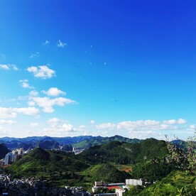 蓝天下的小城