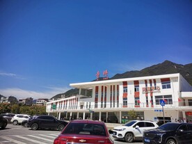襄阳寺坪服务区 大山中的服务区