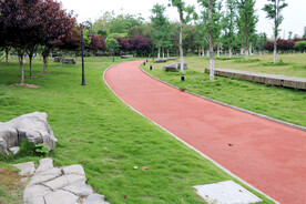 春天公园塑胶跑道