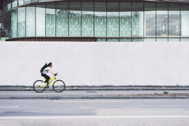 外墙广告围墙马路