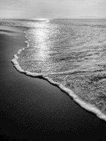 黑白海浪