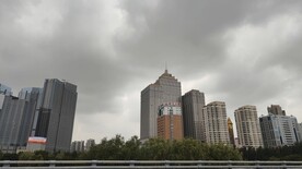 阴天  城市 图片  