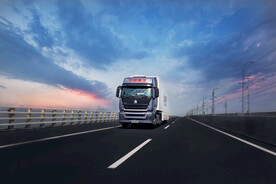 卡车速度感美景路跑美图