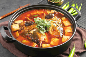 铁锅豆腐炖鱼头