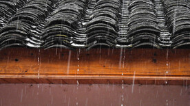 下雨  