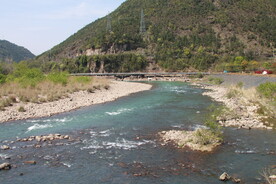  溪流草地河底道河滩