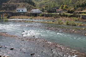  溪流草地河底道河滩