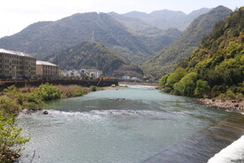  溪流草地河底道河滩