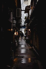 户外暗调城市小巷建筑