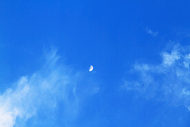 白云月亮