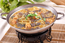 锅仔蘑菇炖小鸡