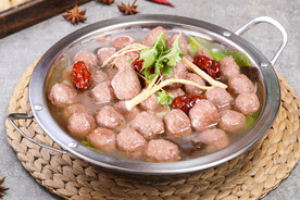 锅仔牛肉丸子