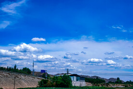 天空 山 绿树