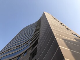 高楼大厦仰视一角