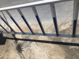 栏杆 马路边
