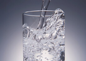 保护水资源   