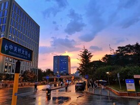 雨后的北京中关村大街