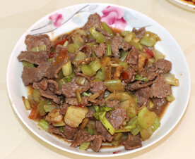 芹菜炒牛肉