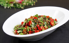 辣椒蒜叶炒腊八豆