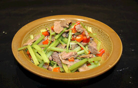 土芹菜炒牛肉