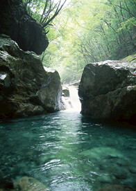 山涧溪流         