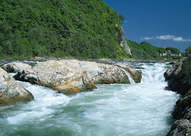 山涧溪流         