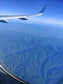 蓝天山峰