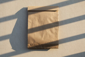 棕色牛皮纸袋子