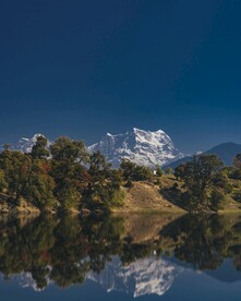湖泊远山