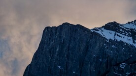 山峰悬崖