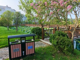 公园垃圾桶