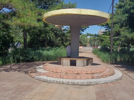 城市园林蘑菇亭