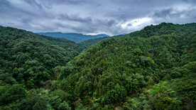 户外绿色山脉山峰自然