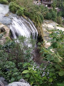 瀑布风景图