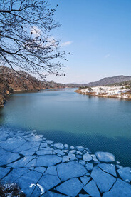 户外冬季湖面湖水