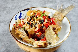 麻辣油炸鱼美食