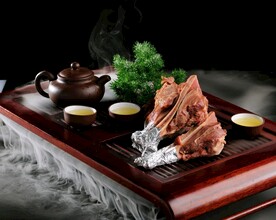华鼎手抓扇子骨