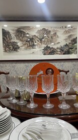 餐桌和画